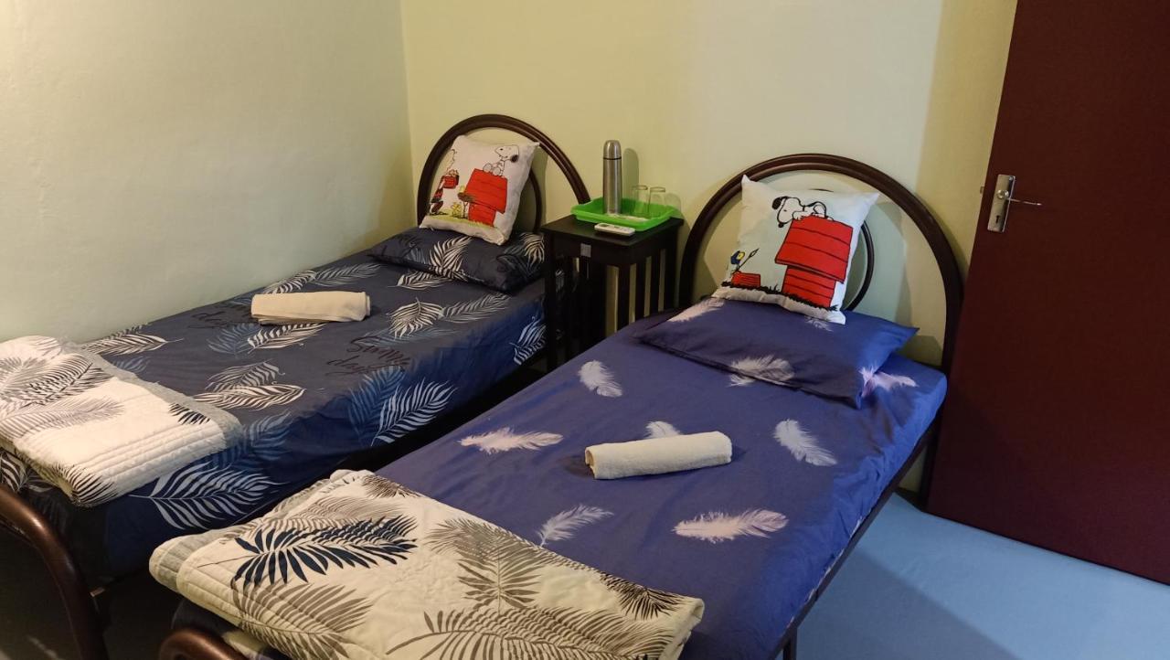Snoopy Homestay Two Bedroom 峇株巴辖 外观 照片