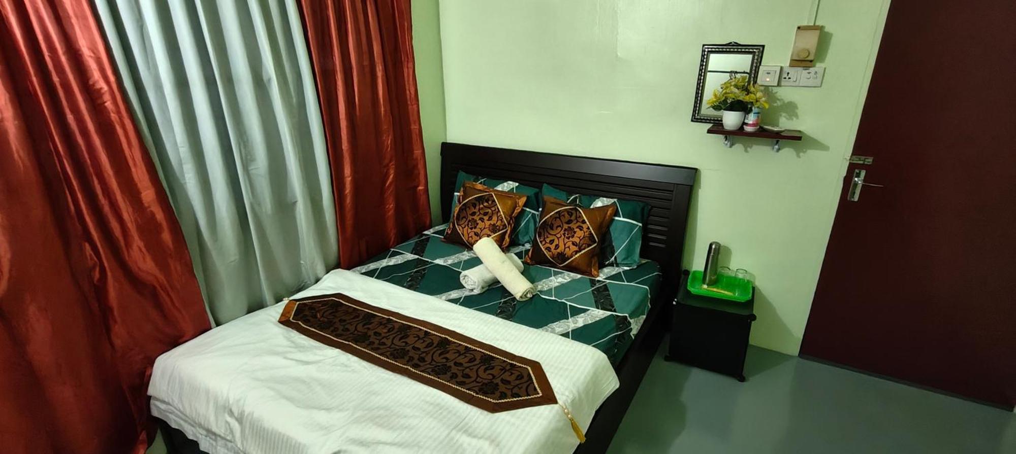 Snoopy Homestay Two Bedroom 峇株巴辖 外观 照片